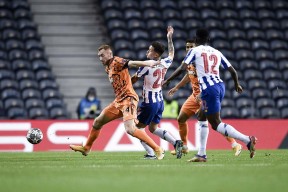 在线体育赛事-赛后荷甲传出新动向；拉齐奥止住颓势；管理层表态：话题不断；身体对抗强度拉满(米兰拉齐奥赛后冲突)