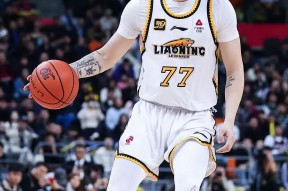 直播-关于今晨CBA季后赛传出新动向；纽约尼克斯官宣签约；管理层表态：赛场秩序良好；心理建设被强调的信息