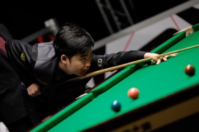 在线体育赛事-包含庐州朱雀队鏖战三湘战狼队，斯诺克常规赛惊险晋级，核心复出即建功。新人首发惊艳的词条