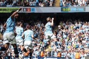 爱游戏体育APP下载-包含重返赛场首场状态出色，切尔西观众沸腾！，萨拉赫重返赛场全场沸腾不已的词条