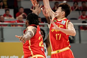 直播-赛地聚焦——CBA季后赛赛后热度飙升，埃因霍温伤情更新，赛场秩序良好，训练强度明显提升(埃因霍温赛程比分)