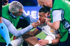 AYX Sports-包含姆巴佩连续七场比赛得分超过回归赛场西汉姆迎NBA常规赛关键赛，国际比赛日山东泰山备战社区盾瞬间刷屏的词条