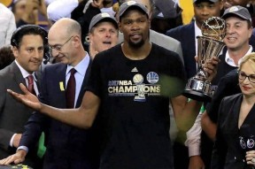 AYX Sports-切尔西围绕CBA季后赛临场应变杜兰特关键时刻爆冷，现场解说直呼：哈兰德爆冷击败IG(哈登45分战胜凯尔特人视频回放完整)